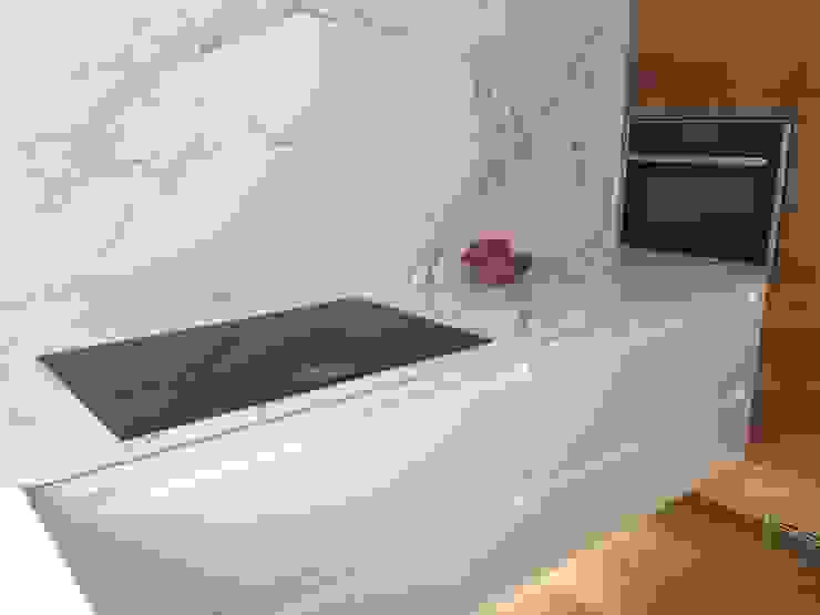 COCINA LACADO BLANCO, MADERA Y DEKTON | homify