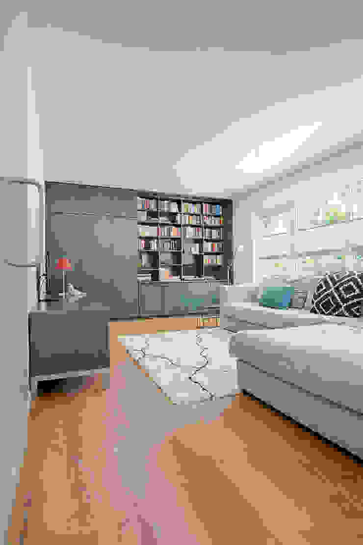 TV- en relax ruimte StrandNL architectuur en interieur Moderne mediakamers
