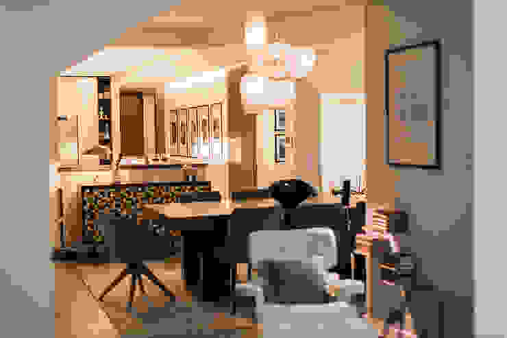 Zona de jantar - Moradia em Viseu - SHI Studio Interior Design ShiStudio Interior Design Salas de jantar modernas zona de jantar,sala,cozinha,candeeiro,shistudio,shi studio,sheila moura azevedo,decoração,interior design,projeto,cadeirão,porto