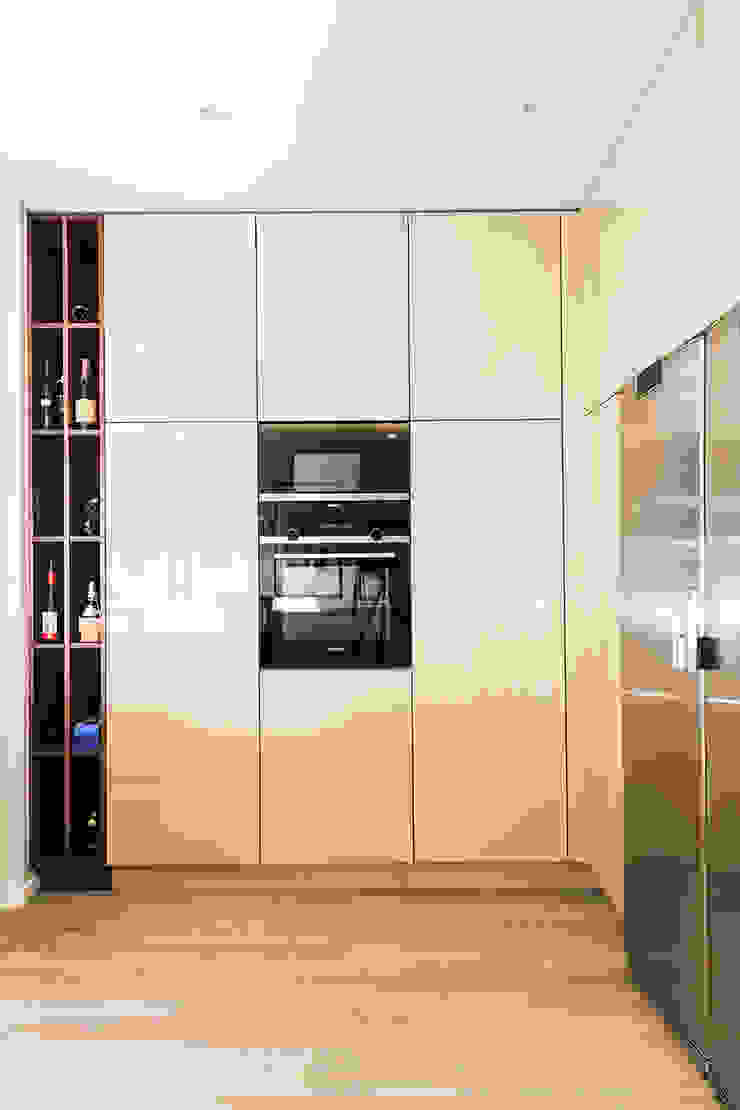 Cozinha - Moradia em Viseu - SHI Studio Interior Design ShiStudio Interior Design Armários de cozinha cozinha,arrumação,moderno,minimal,viseu,porto,matosinhos,shistudio,shi studio,sheila moura azevedo,jantar