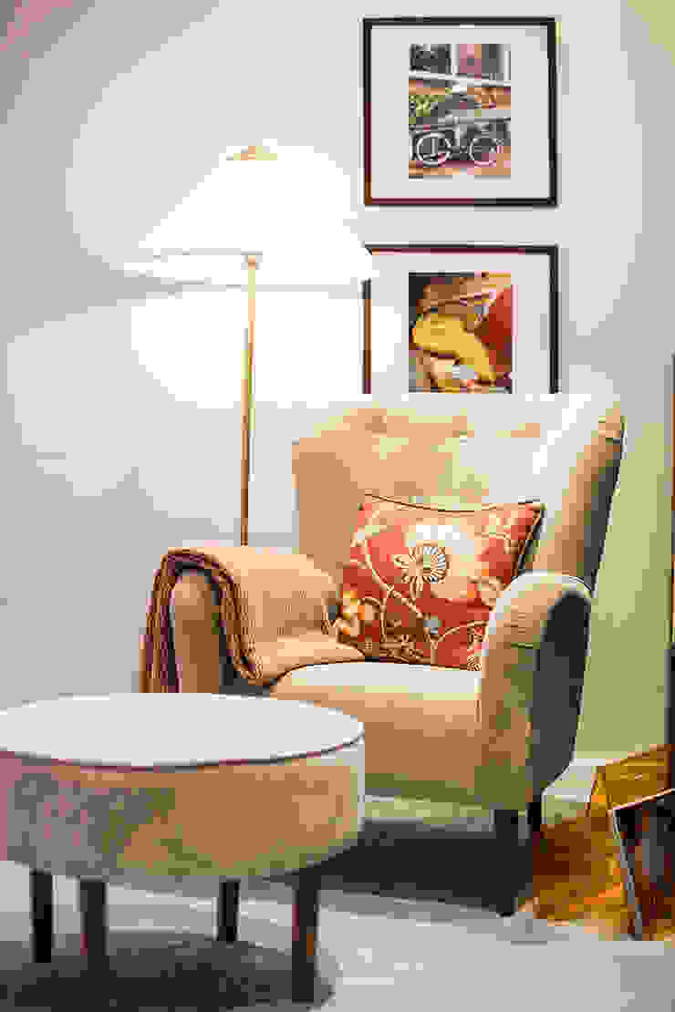 Zona de leitura - Moradia em Viseu - SHI Studio Interior Design ShiStudio Interior Design Escritórios modernos cadeirão,sofa,leitura,almofada,candeeiro,decoraçao,interior design,viseu,moradia,casa,vivenda,shi studio,Cadeiras