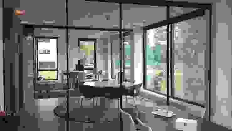 Rimadesio Velaria schuifdeur met opbouwrail in transparant glas Noctum Moderne studeerkamer Glas rimadesio,schuifdeuren,glas,italiaans,design,maatwerk,aluminium,opbouwrail