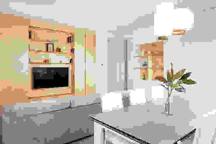 Casa RL, manuarino architettura design comunicazione manuarino architettura design comunicazione Minimalist living room Wood White