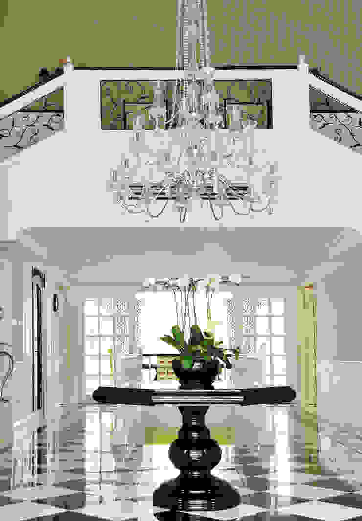Colonial Entryway by Design Intervention Design Intervention Colonial style living room