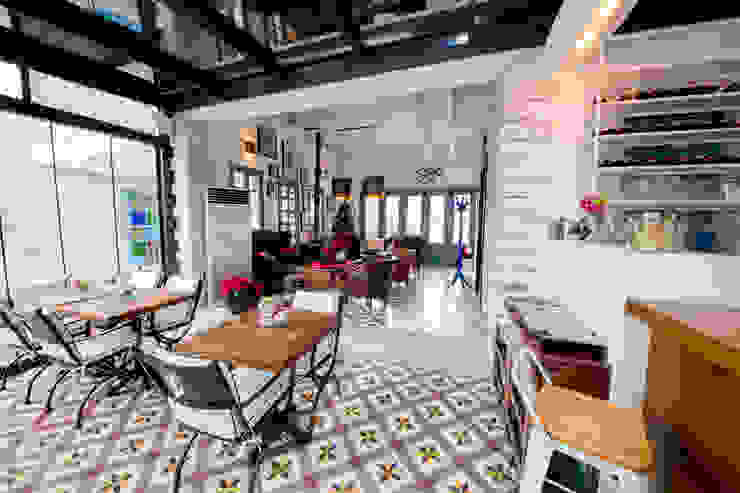 Hotel in Alacati by KAROİSTANBUL KAROİSTANBUL Pavimento