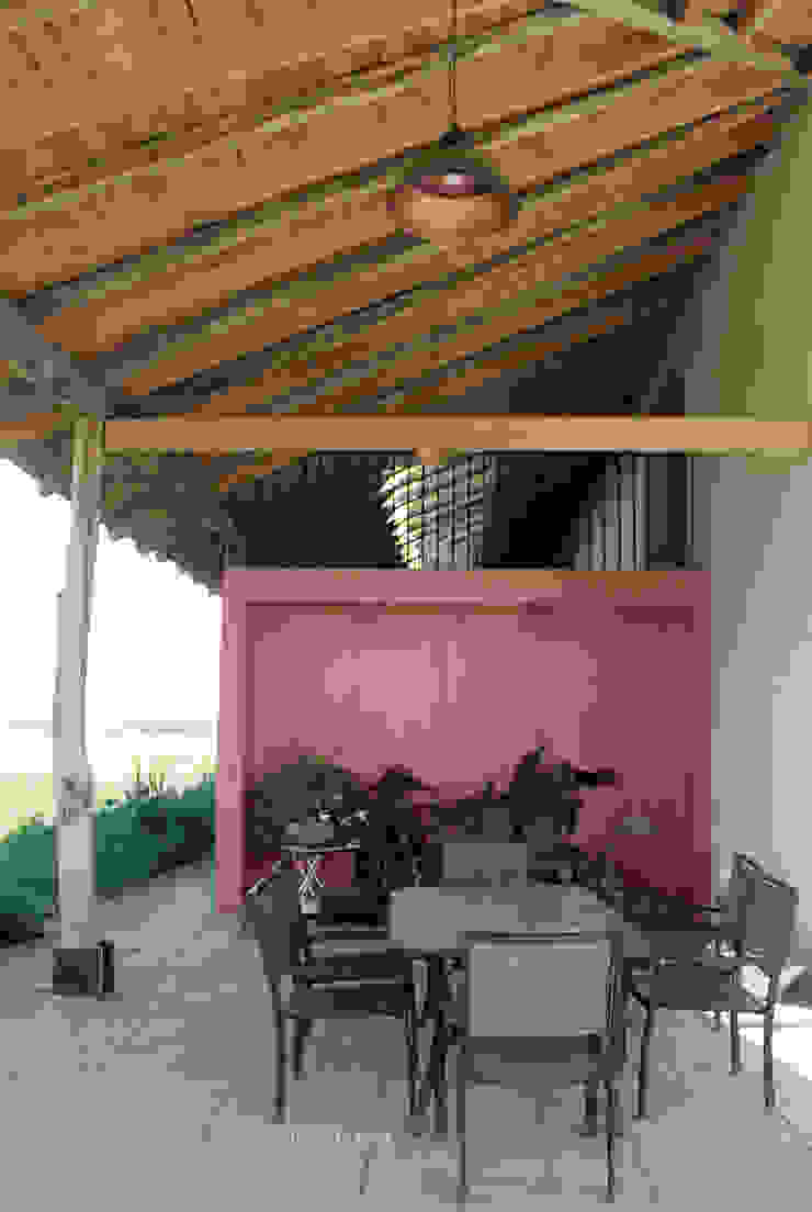 Reparación y Rehabilitación de Galpón en Toquihua por ALIWEN, ALIWEN arquitectura & construcción sustentable - Santiago ALIWEN arquitectura & construcción sustentable - Santiago Balcones y terrazas coloniales
