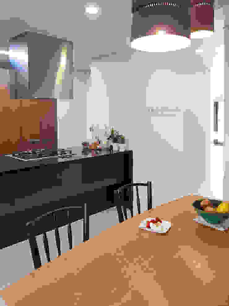 블랑브러쉬 Sala da pranzo moderna