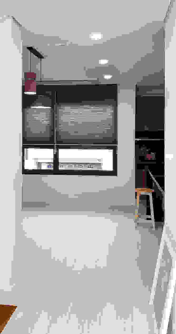 블랑브러쉬 Sala da pranzo moderna