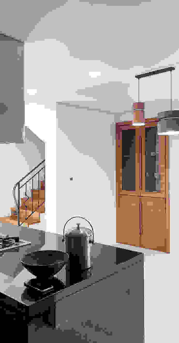 블랑브러쉬 Sala da pranzo moderna
