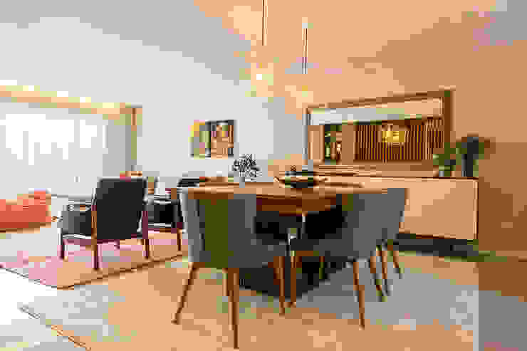 Zona de jantar - Casa Vilarinha (Porto) - SHI Studio Interior Design ShiStudio Interior Design Salas de jantar modernas shi studio,porto,decoração,casa,interior design,zona de jantar,cadeira,mesa,jantar,candeeiro,suspenso