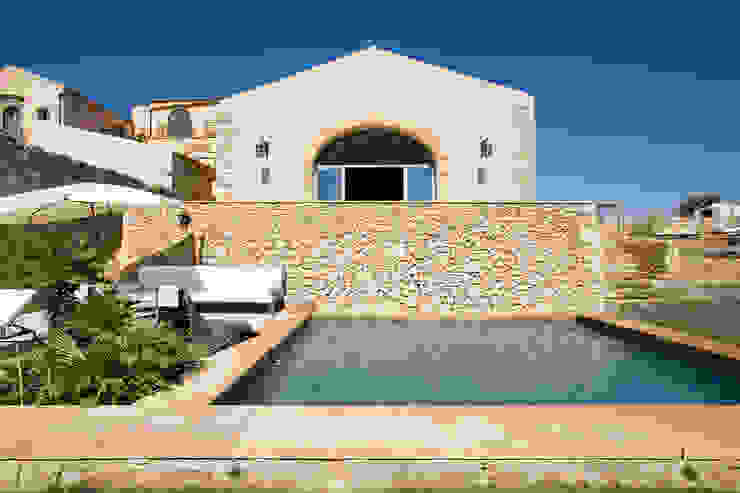 Masseria Vendicari, Sicilia (Giacomo Foti Photographer) Giacomo Foti Photographer Piscina in stile mediterraneo