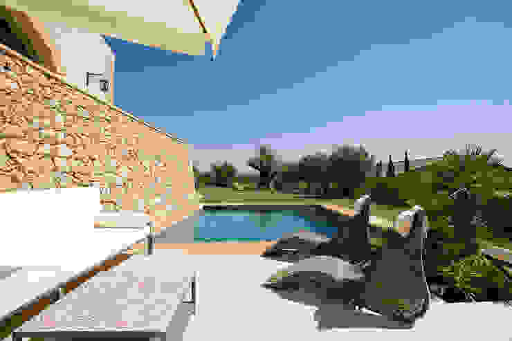 Masseria Vendicari, Sicilia (Giacomo Foti Photographer) Giacomo Foti Photographer Piscina in stile mediterraneo