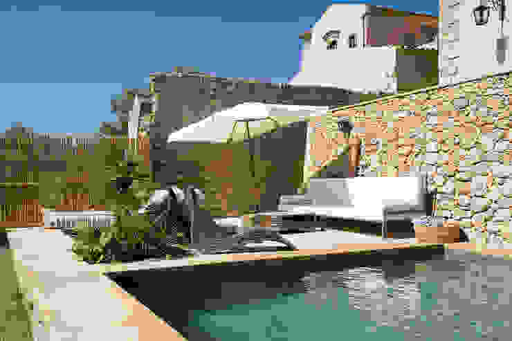 Masseria Vendicari, Sicilia (Giacomo Foti Photographer) Giacomo Foti Photographer Piscina in stile mediterraneo