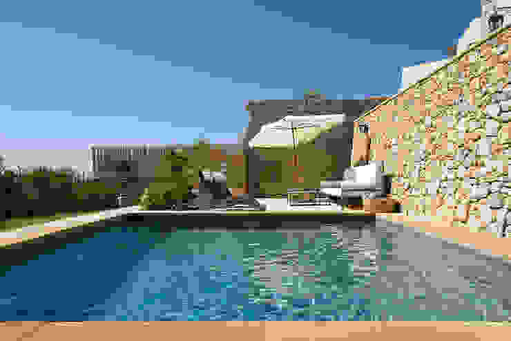 Masseria Vendicari, Sicilia (Giacomo Foti Photographer) Giacomo Foti Photographer Piscina in stile mediterraneo