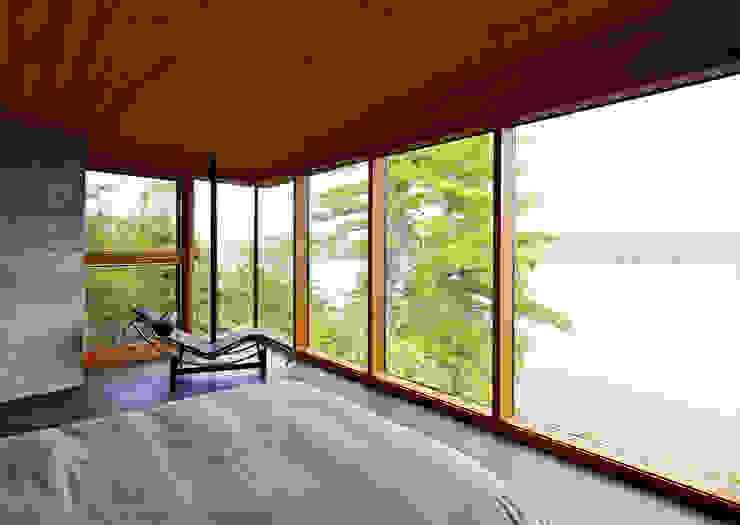 Contemporary Cottages in Ontario Trevor McIvor Architect Inc Modern style bedroom