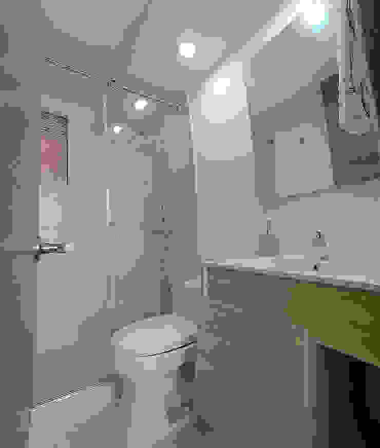 TikTAK ARQUITECTOS Modern bathroom