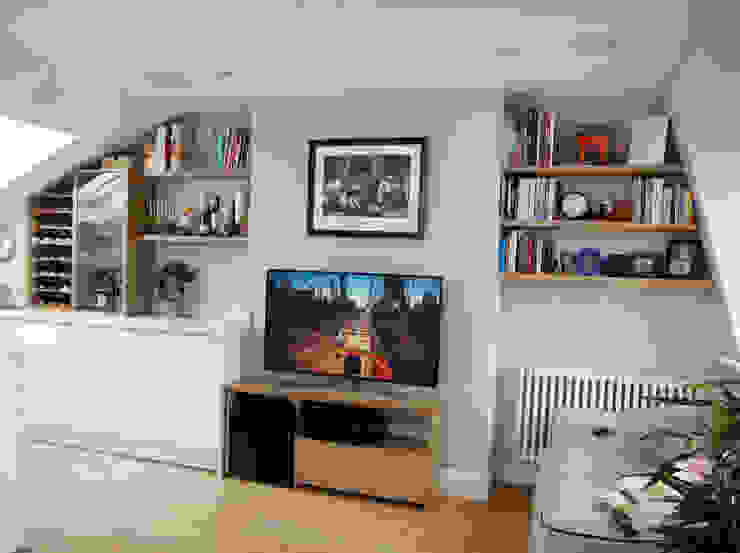 Wine Rack, Glass fronted Cupboatd, TV Stand & Floating Shelves Martin Greshoff Furniture Modern living room Wood