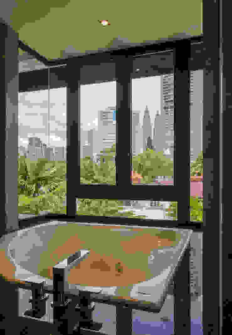 Luxury Bungalows @ Lorong Gurney Kuala Lumpur Mode Architects Sdn Bhd Tropical style bathrooms