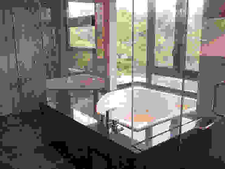 Luxury Bungalows @ Lorong Gurney Kuala Lumpur Mode Architects Sdn Bhd Tropical style bathrooms