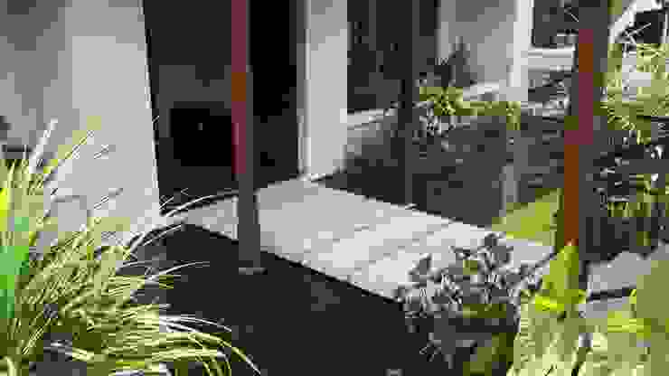 Luxury Bungalow In Sungai Penchala Kuala Lumpur Mode Architects Sdn Bhd Tropical style gardens