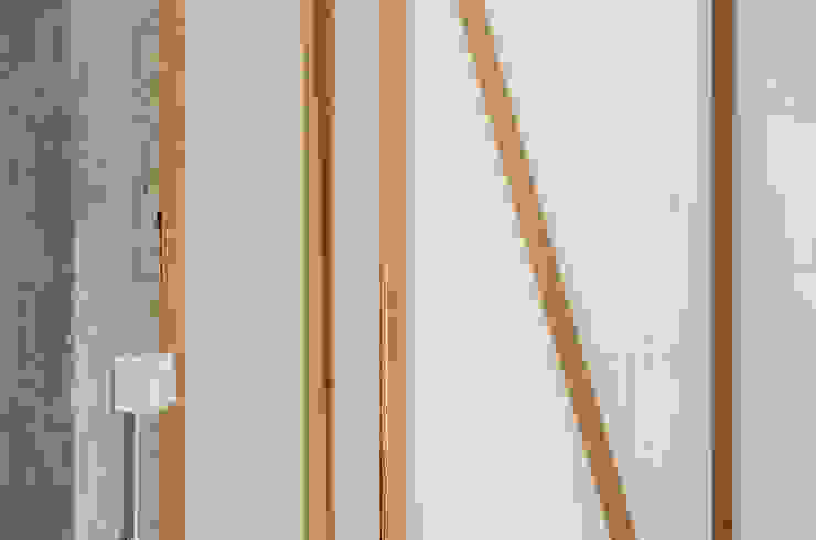 Detalle carpintería Eeestudio Puertas de estilo minimalista