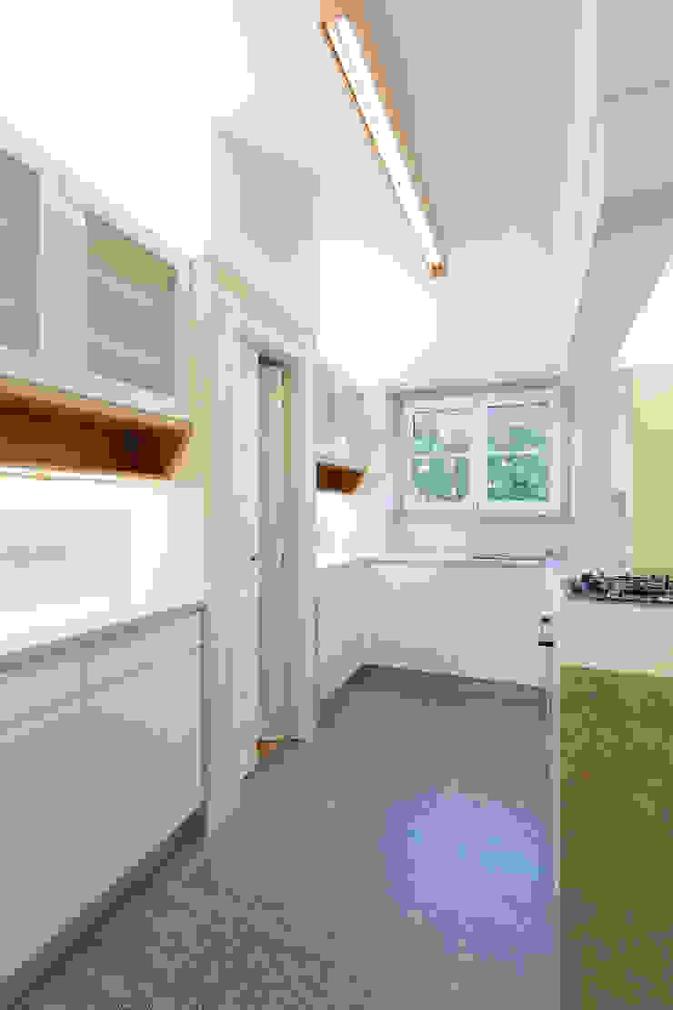 Remodelação T2 . Bairro de Alvalade, Lisboa Cozinhas ecléticas por BL Design Arquitectura e Interiores Eclético