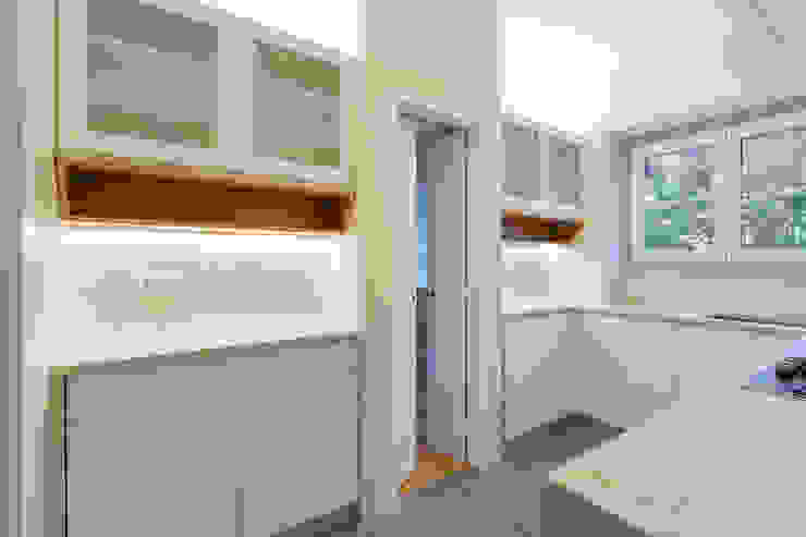 Remodelação T2 . Bairro de Alvalade, Lisboa Cozinhas ecléticas por BL Design Arquitectura e Interiores Eclético