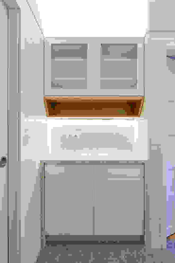 Remodelação T2 . Bairro de Alvalade, Lisboa Cozinhas ecléticas por BL Design Arquitectura e Interiores Eclético