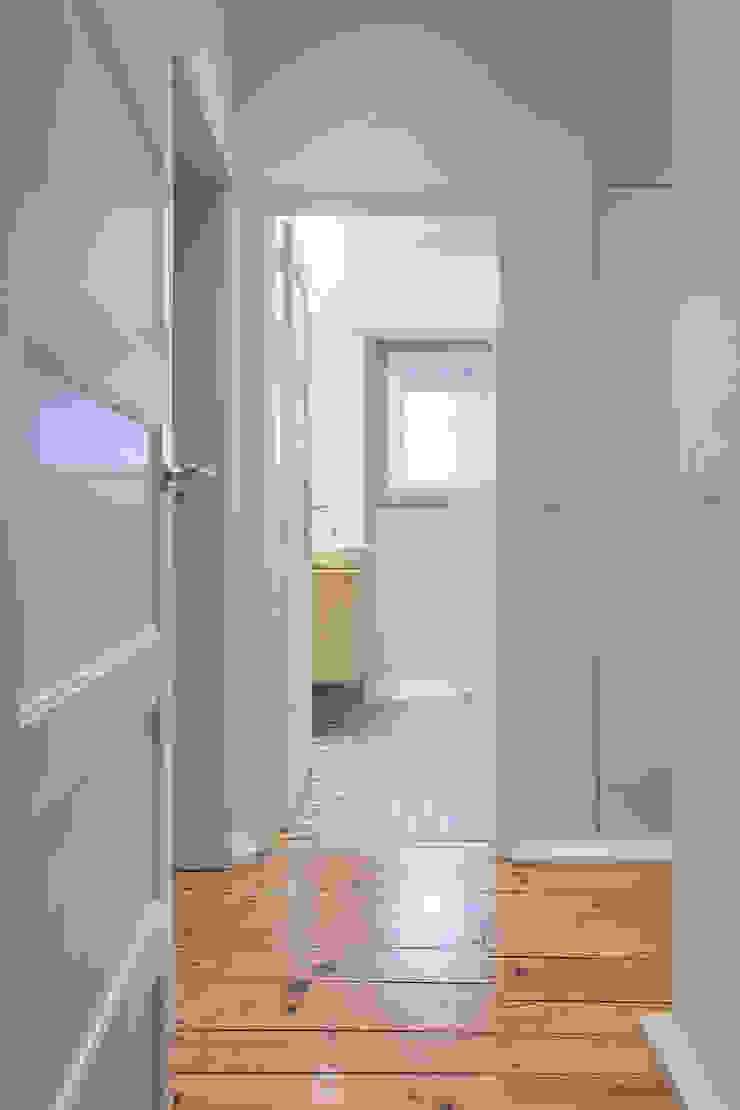 Remodelação T2 . Bairro de Alvalade, Lisboa Casas de banho ecléticas por BL Design Arquitectura e Interiores Eclético