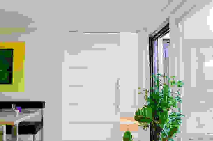 Modernes Esszimmer mit Lederbank und Holztisch ausziehbar | homify