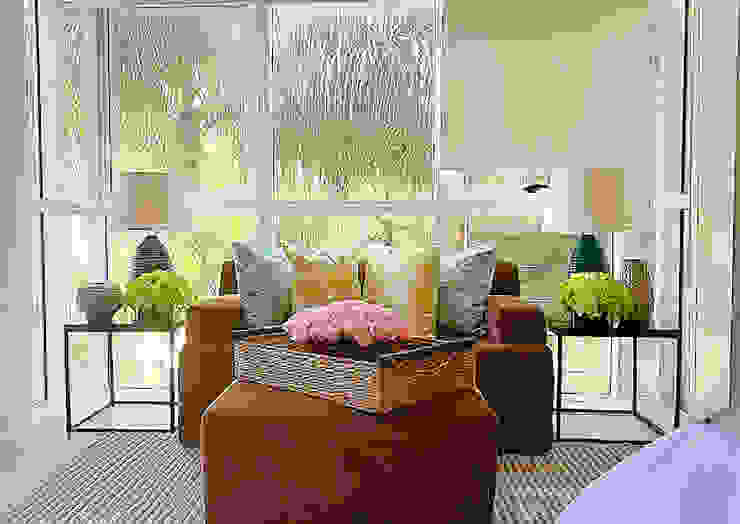 A Studio in a Piece of Unspoiled Paradise, SNS Lush Designs and Home Decor Consultancy SNS Lush Designs and Home Decor Consultancy Living room