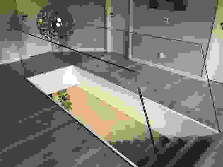 Schwebende Treppe Mit Glasgelander Und Stufen Aus Holz Siller Treppen Von Siller Treppen Stairs Scale Homify