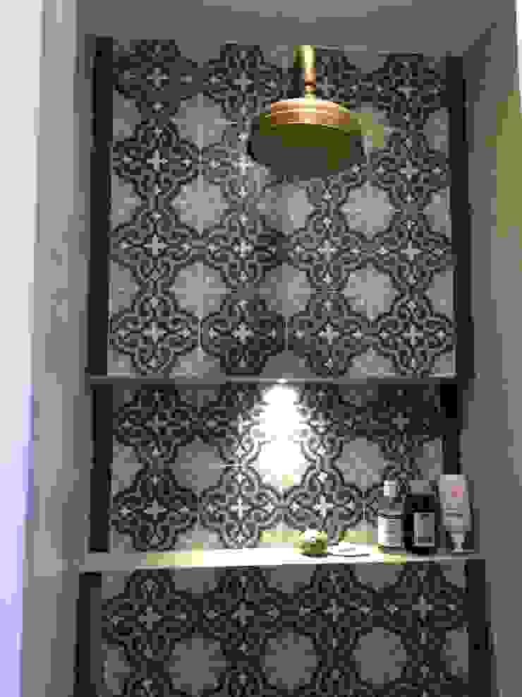 Bagno con cementine nero/grigio, Medina Oriental Design Medina Oriental Design Mediterranean style bathrooms Tiles Grey