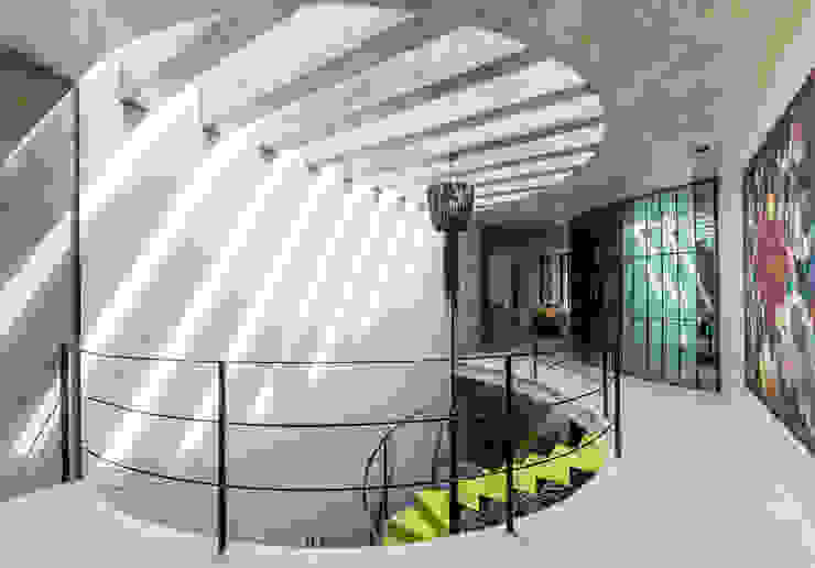 Taller Estilo Arquitectura Modern corridor, hallway & stairs Concrete Brown