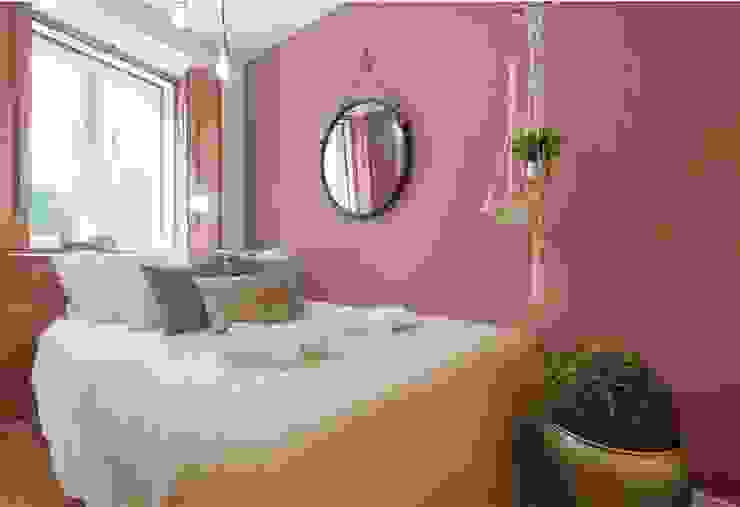 Zona de Dormir Rafaela Fraga Brás, Interior Design & Homestyling Quartos pequenos Espelho,Plantar,Propriedade,Espelho de maquiagem,Construção,Mobília,Janela,Conforto,Madeira,Decoração