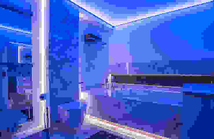 Exklusive Lichtplanung einer Designer Wohnung, Moreno Licht mit Effekt - Lichtplaner Moreno Licht mit Effekt - Lichtplaner Moderne Badezimmer