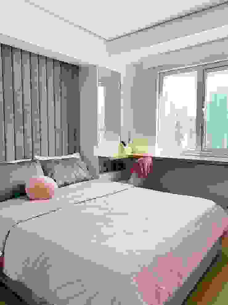 32.23 Residence, Pluszerotwo Design Studio Pluszerotwo Design Studio Minimalist bedroom