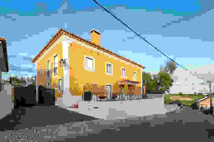 Reconstrução de moradia antiga Atelier d'Maison Casas modernas