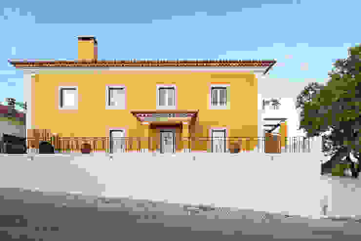 Reconstrução de moradia antiga Atelier d'Maison Casas modernas