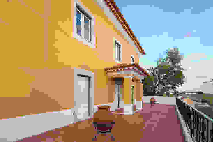 Reconstrução de moradia antiga Atelier d'Maison Casas modernas