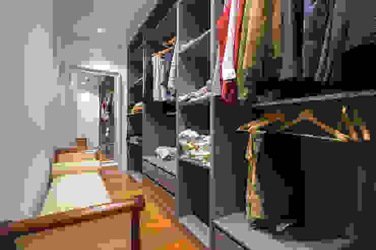 Reconstrução de moradia antiga Atelier d'Maison Closets modernos
