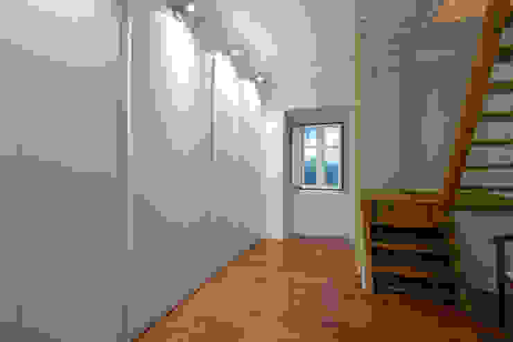 Reconstrução de moradia antiga Atelier d'Maison Closets modernos