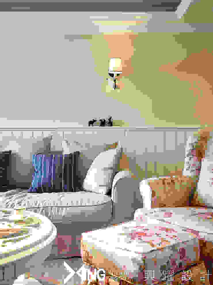 興躍設計 Wohnzimmer im Landhausstil