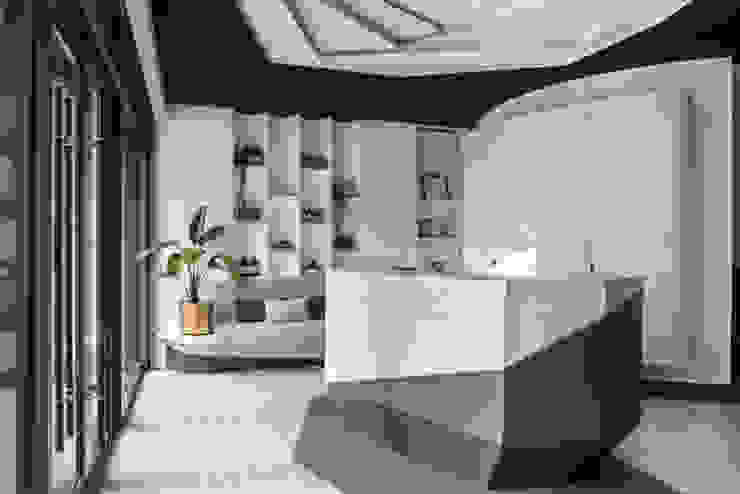 漢玥室內設計 Negozi & Locali Commerciali Grigio