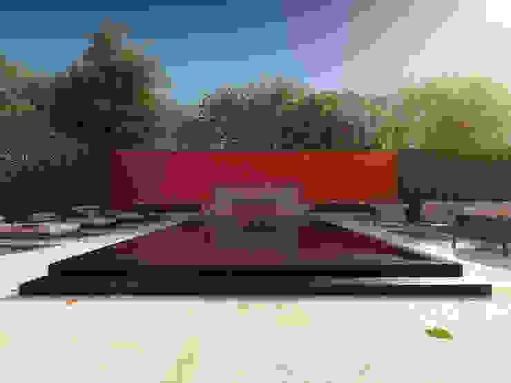 Piscine minimaliste par martimsousaemelo Minimaliste