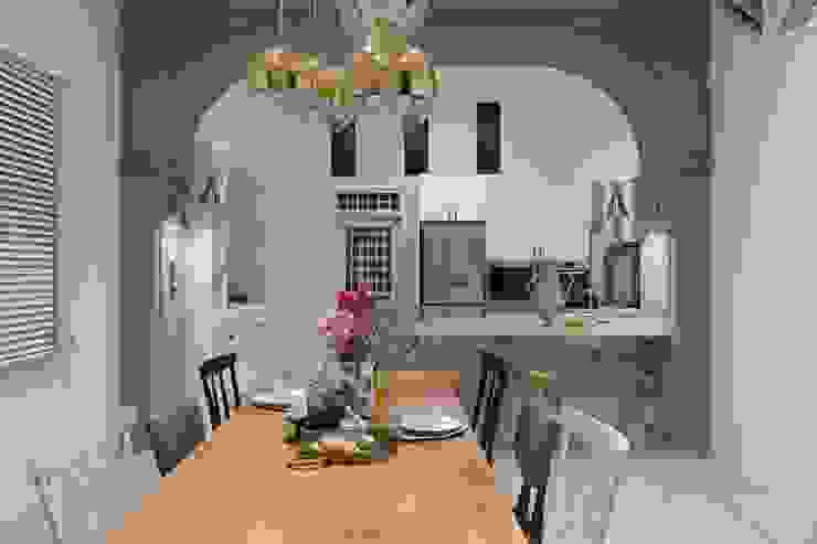 理絲室內設計有限公司 Ris Interior Design Co., Ltd. Small kitchens Масив Синій