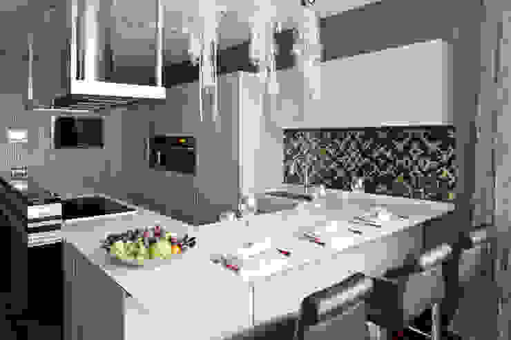 Кухонный осторовок Мастерская интерьерных решений The Dom Кухня в стиле минимализм Белый кухня,кухонный остров
