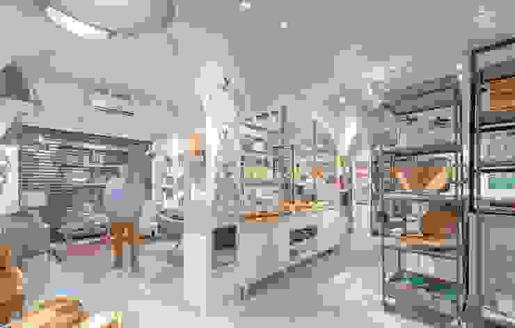 flamingo architects Ruang Komersial Gaya Kolonial