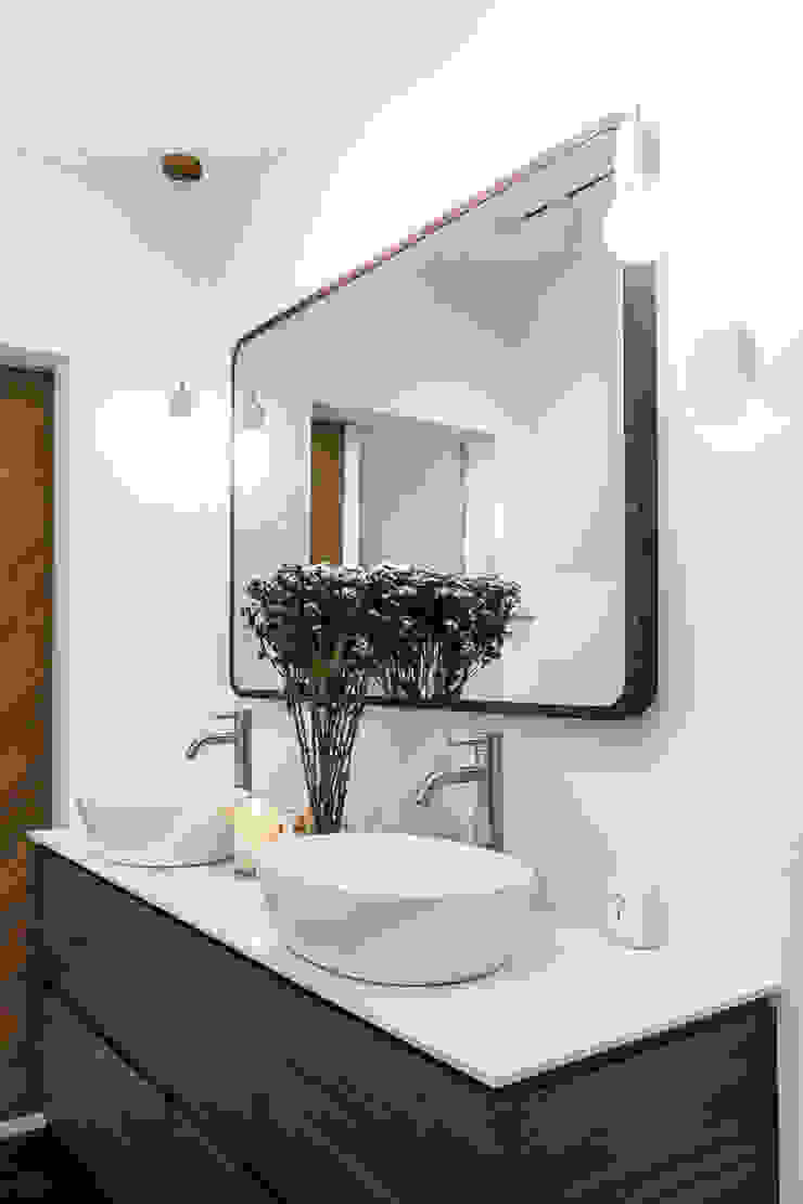 Bathroom Distinctidentity Pte Ltd Modern Bathroom