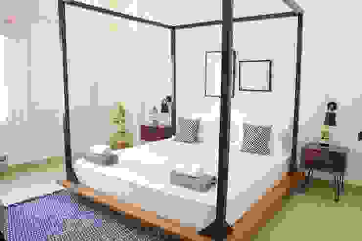 flamingo architects BedroomBeds & headboards